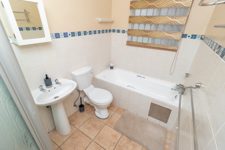 2 Bedroom Property for Sale in Wilgeheuwel Gauteng