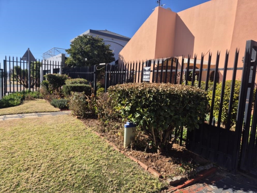 5 Bedroom Property for Sale in Lenasia Ext 1 Gauteng