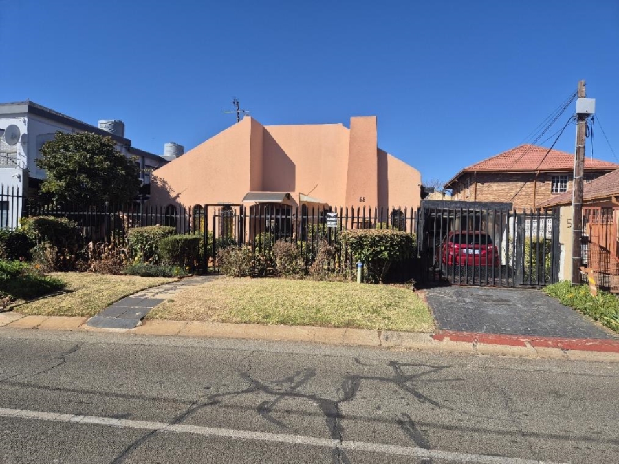 5 Bedroom Property for Sale in Lenasia Ext 1 Gauteng