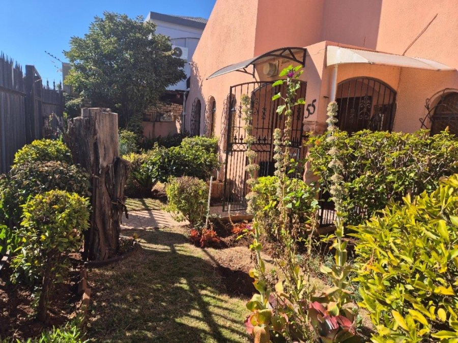 5 Bedroom Property for Sale in Lenasia Ext 1 Gauteng