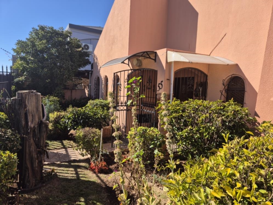 5 Bedroom Property for Sale in Lenasia Ext 1 Gauteng