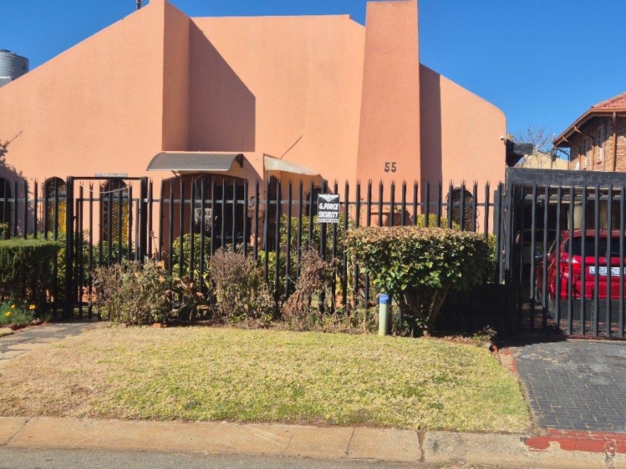 5 Bedroom Property for Sale in Lenasia Ext 1 Gauteng