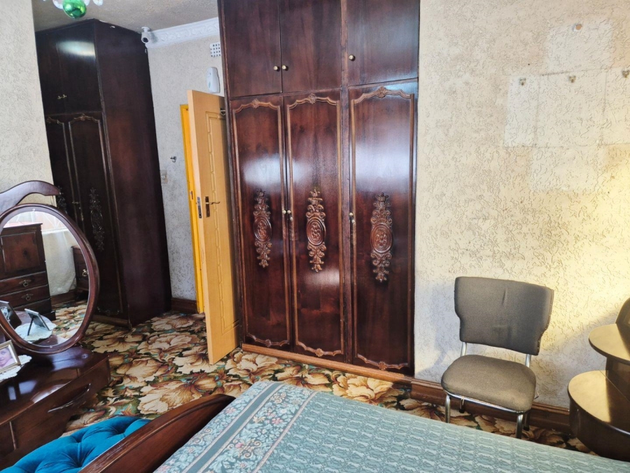 5 Bedroom Property for Sale in Lenasia Ext 1 Gauteng