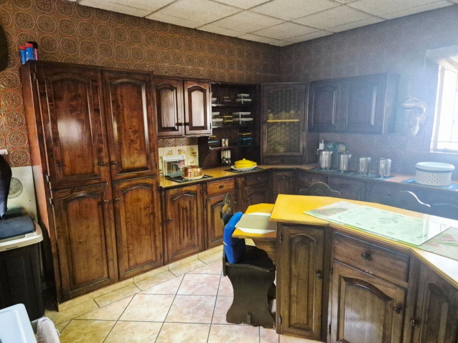 5 Bedroom Property for Sale in Lenasia Ext 1 Gauteng