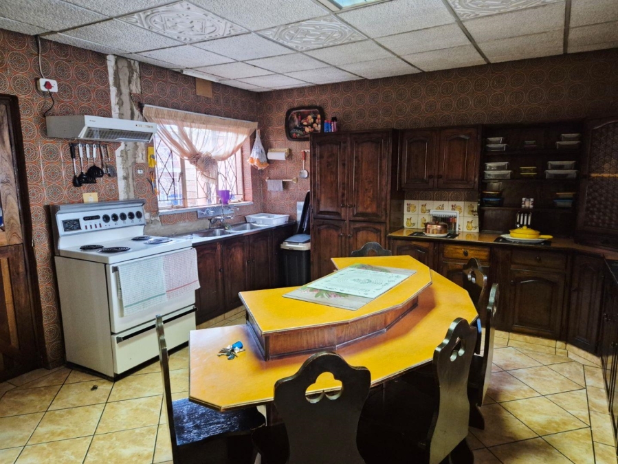 5 Bedroom Property for Sale in Lenasia Ext 1 Gauteng