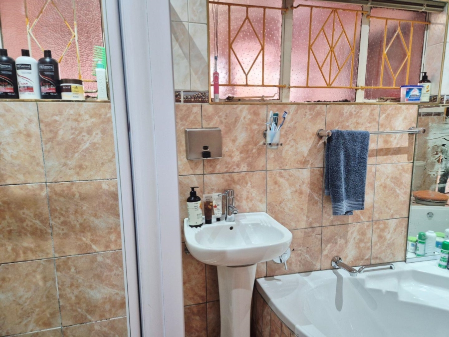5 Bedroom Property for Sale in Lenasia Ext 1 Gauteng