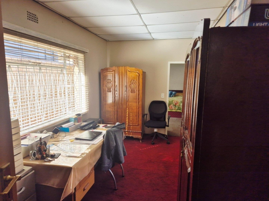 5 Bedroom Property for Sale in Lenasia Ext 1 Gauteng