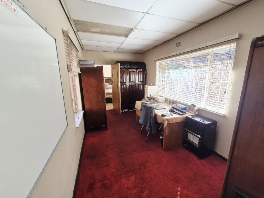 5 Bedroom Property for Sale in Lenasia Ext 1 Gauteng