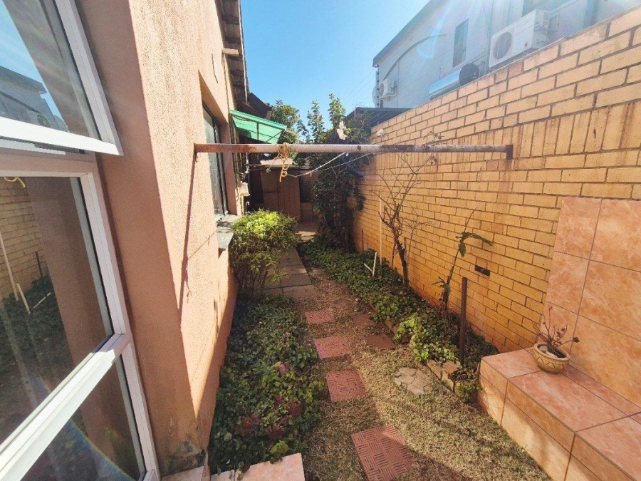 5 Bedroom Property for Sale in Lenasia Ext 1 Gauteng