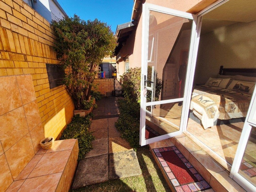 5 Bedroom Property for Sale in Lenasia Ext 1 Gauteng