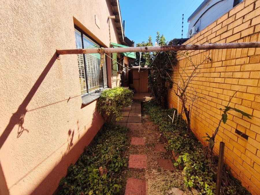 5 Bedroom Property for Sale in Lenasia Ext 1 Gauteng
