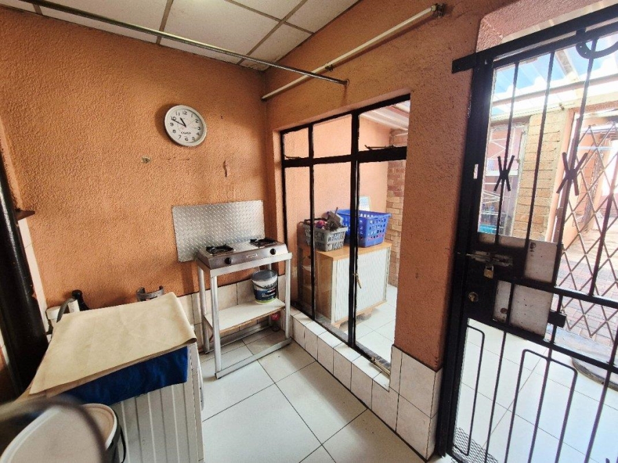 5 Bedroom Property for Sale in Lenasia Ext 1 Gauteng