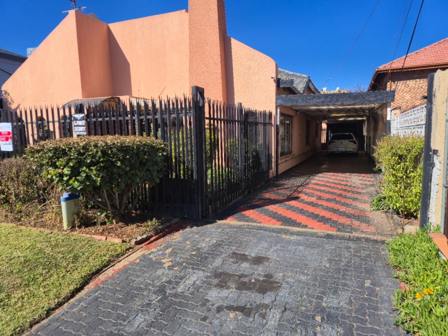 5 Bedroom Property for Sale in Lenasia Ext 1 Gauteng