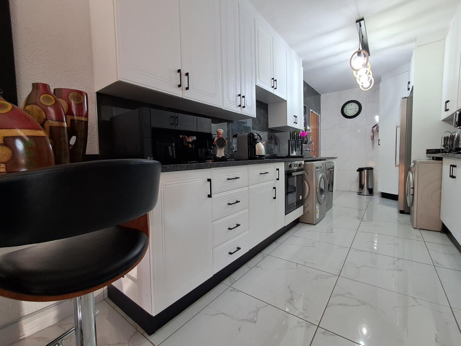 3 Bedroom Property for Sale in Brackenhurst Gauteng