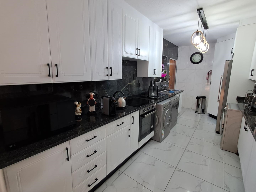 3 Bedroom Property for Sale in Brackenhurst Gauteng