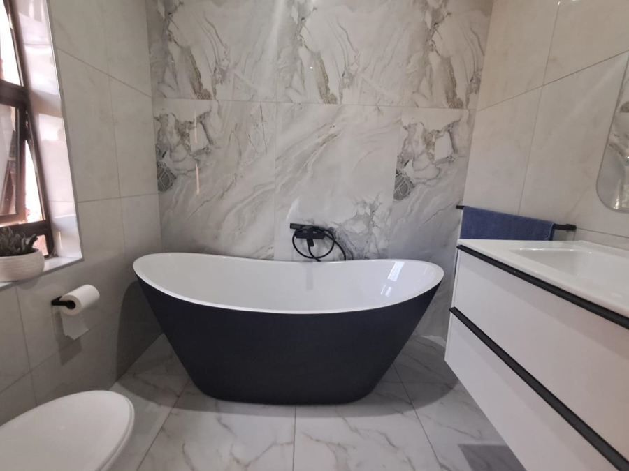 3 Bedroom Property for Sale in Brackenhurst Gauteng