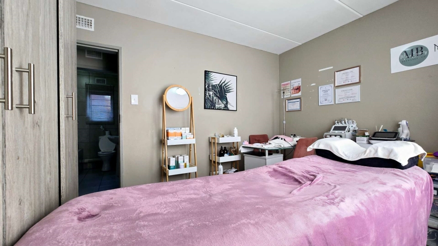 2 Bedroom Property for Sale in La Montagne Gauteng