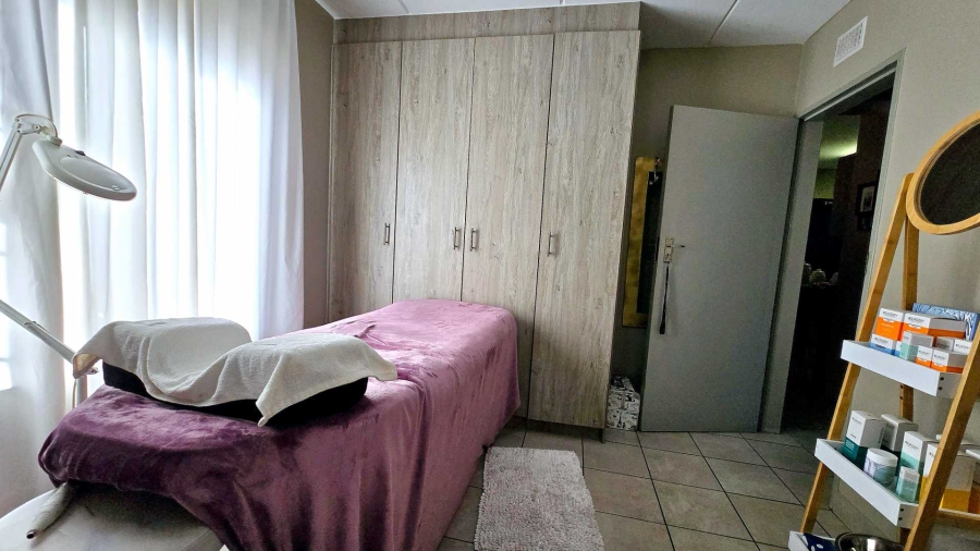 2 Bedroom Property for Sale in La Montagne Gauteng