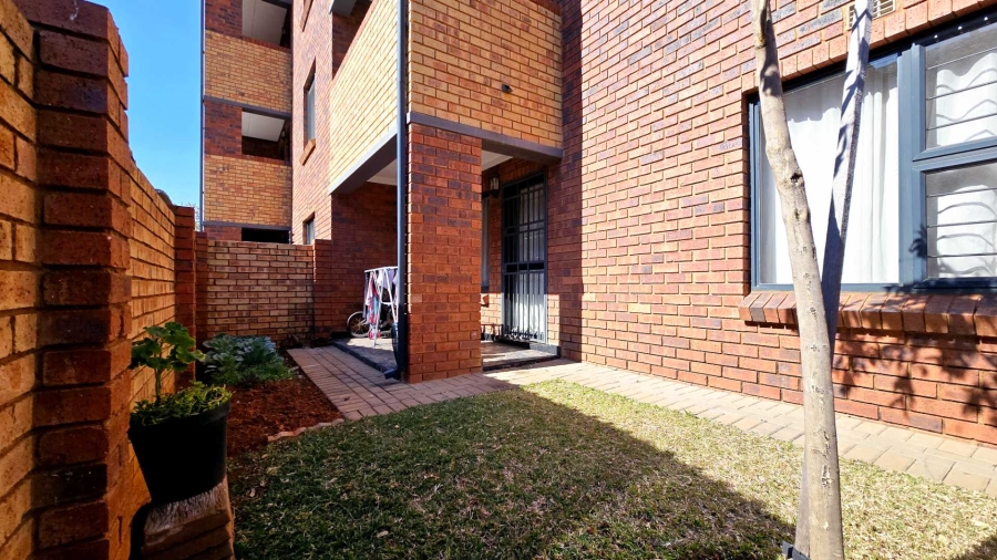 2 Bedroom Property for Sale in La Montagne Gauteng