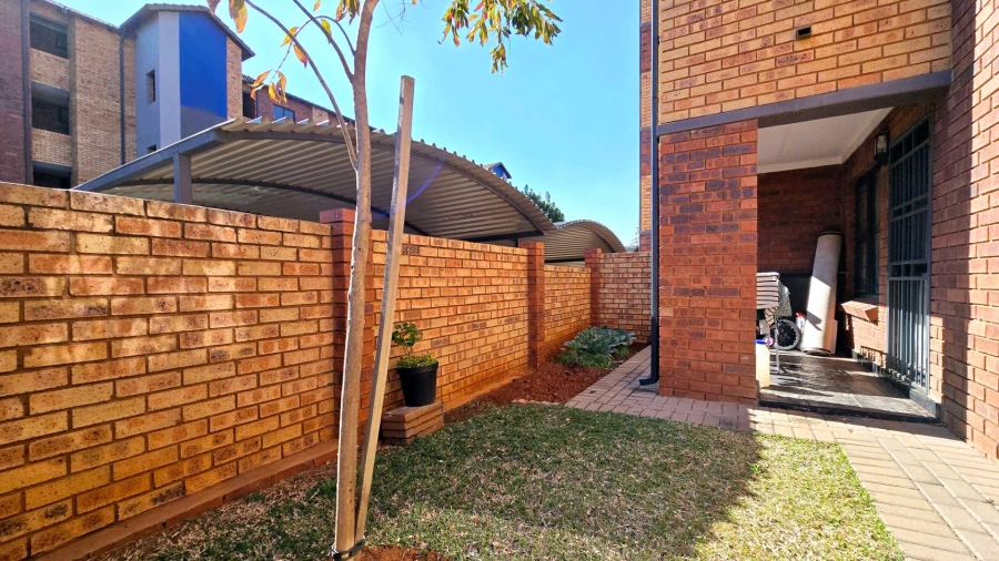 2 Bedroom Property for Sale in La Montagne Gauteng