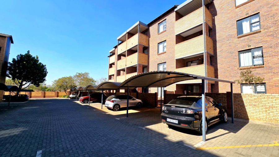 2 Bedroom Property for Sale in La Montagne Gauteng
