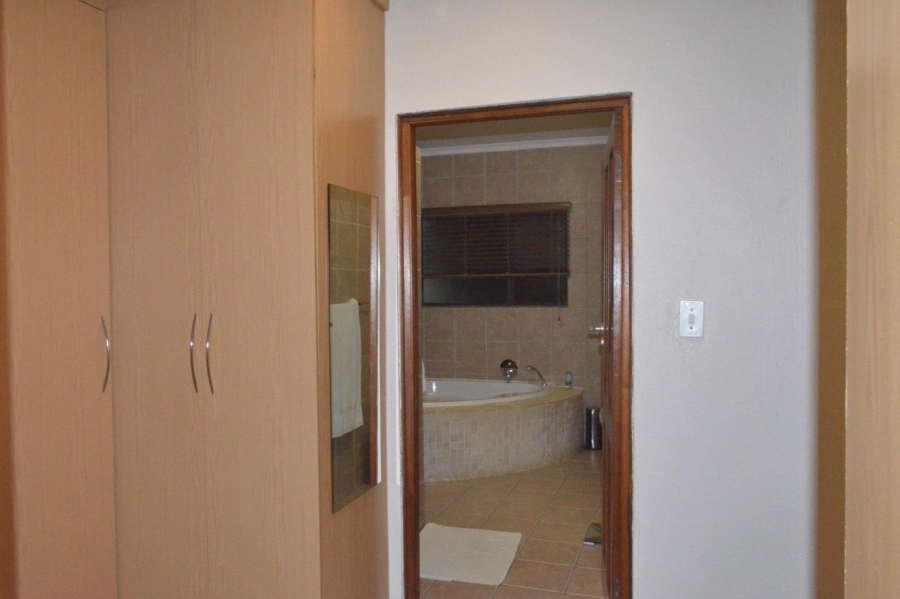 4 Bedroom Property for Sale in Bronberg Gauteng
