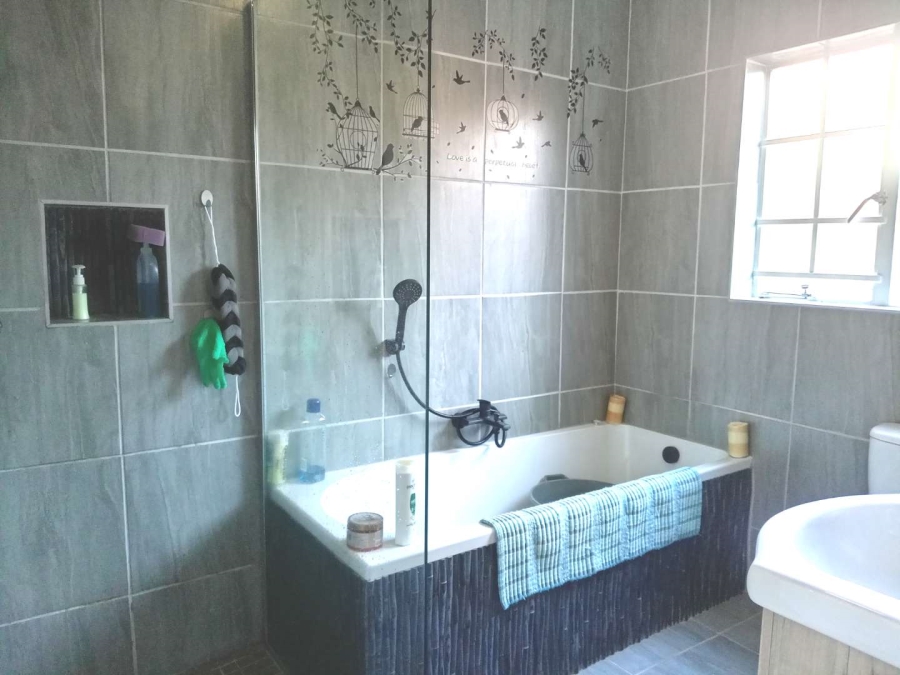 2 Bedroom Property for Sale in Garsfontein Gauteng