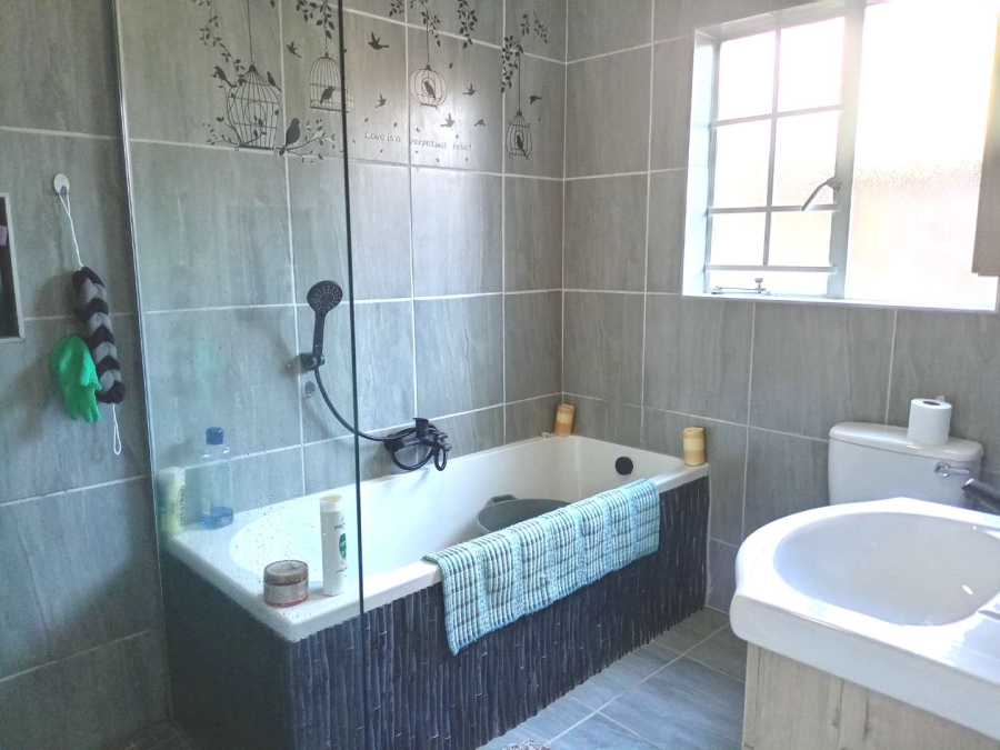 2 Bedroom Property for Sale in Garsfontein Gauteng