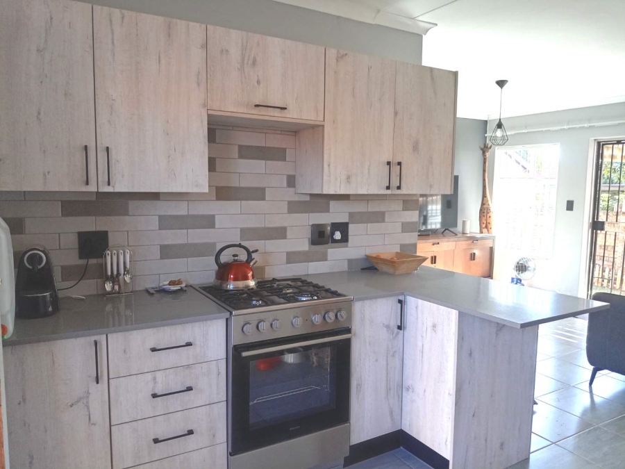 2 Bedroom Property for Sale in Garsfontein Gauteng