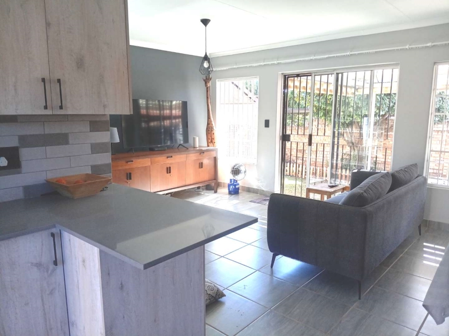2 Bedroom Property for Sale in Garsfontein Gauteng