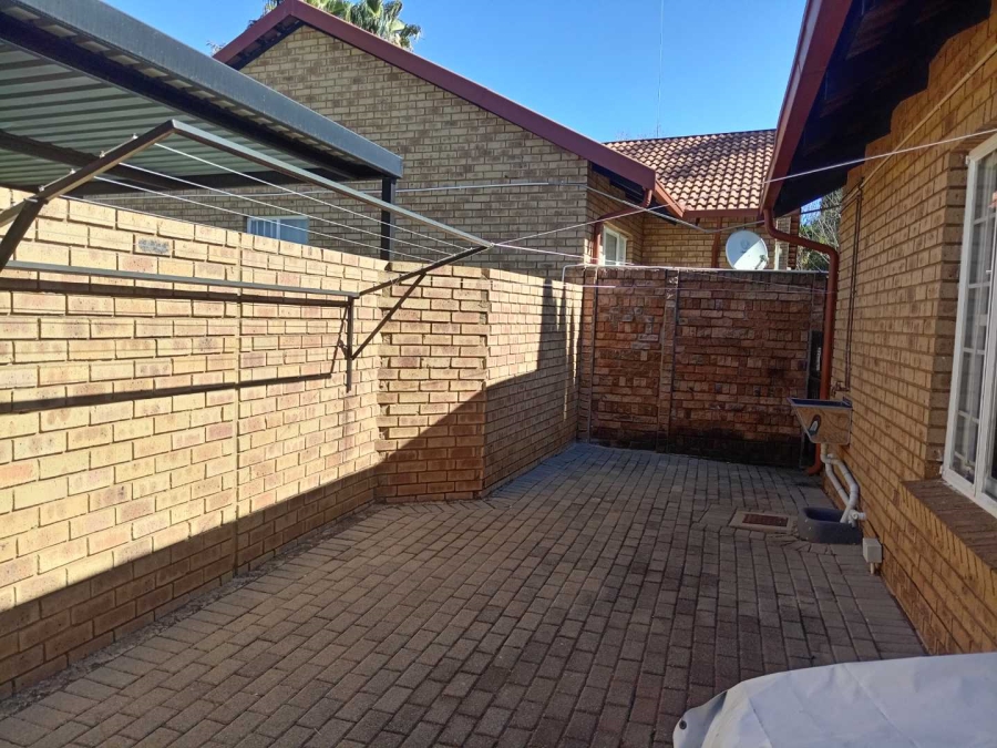 2 Bedroom Property for Sale in Garsfontein Gauteng