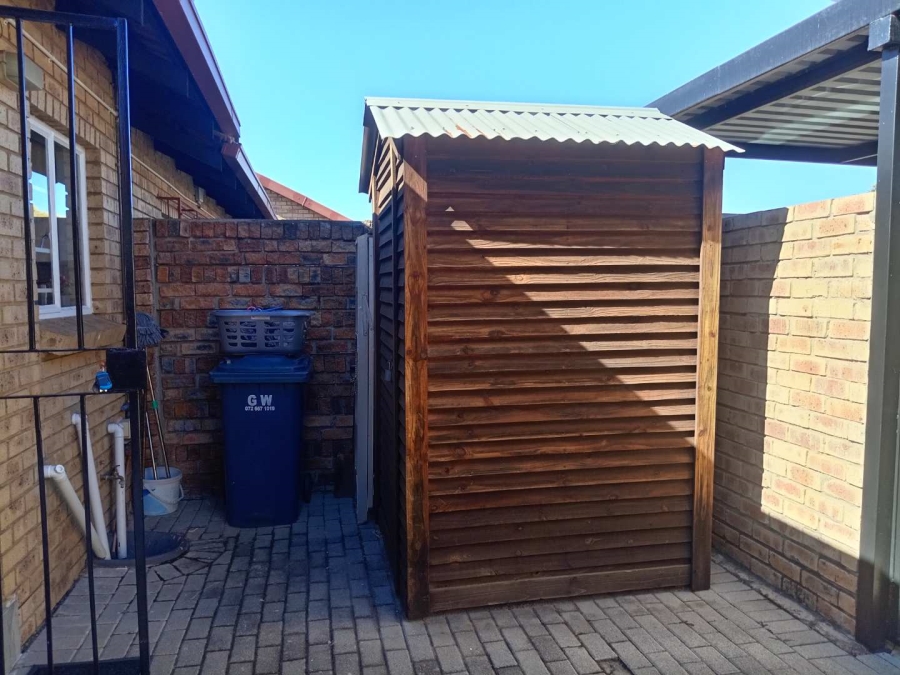 2 Bedroom Property for Sale in Garsfontein Gauteng