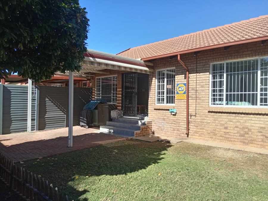2 Bedroom Property for Sale in Garsfontein Gauteng