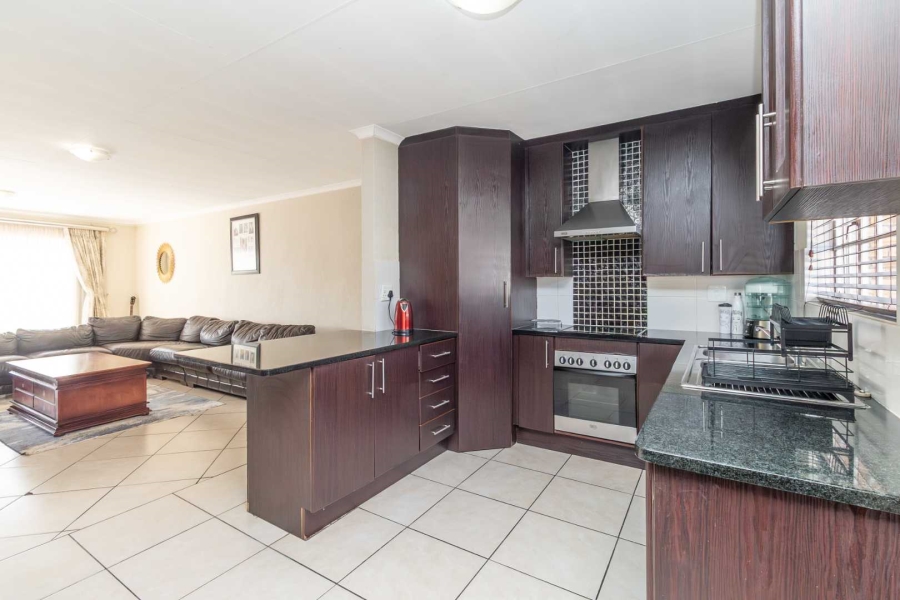 4 Bedroom Property for Sale in Honeydew Ridge Gauteng