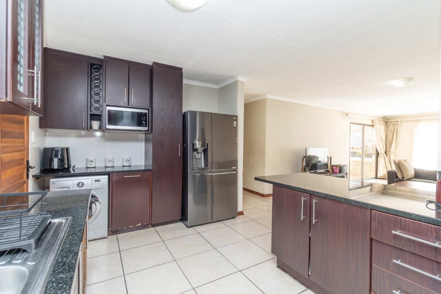 4 Bedroom Property for Sale in Honeydew Ridge Gauteng