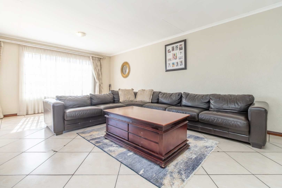 4 Bedroom Property for Sale in Honeydew Ridge Gauteng