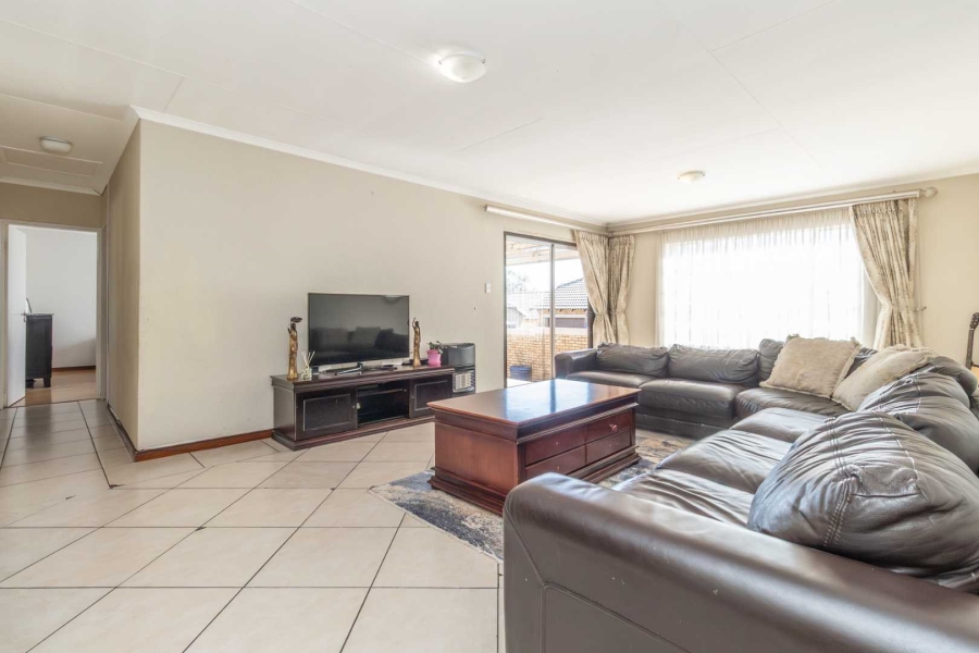 4 Bedroom Property for Sale in Honeydew Ridge Gauteng