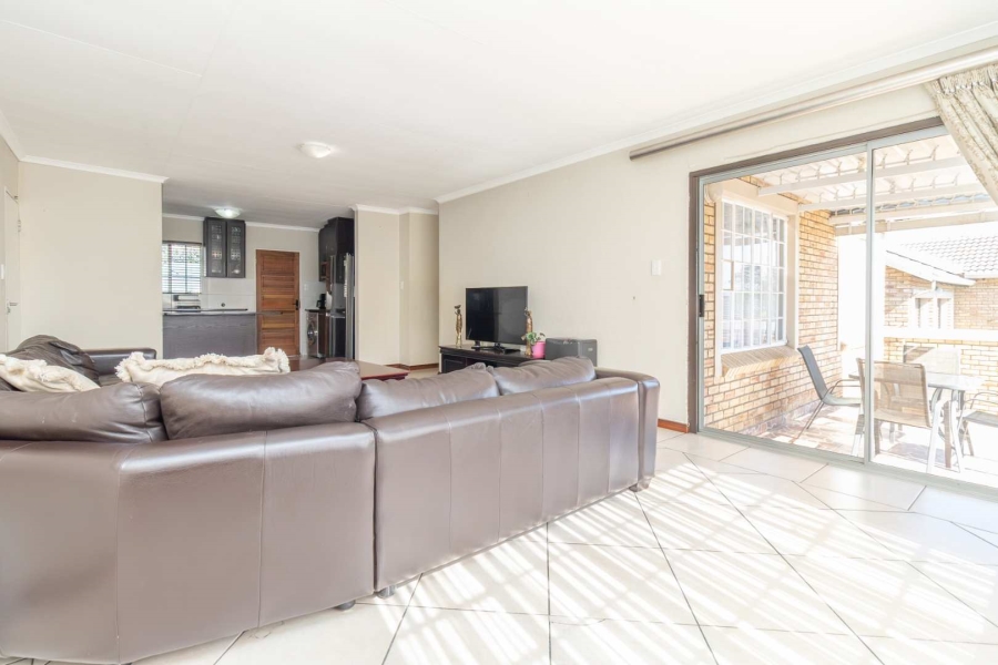 4 Bedroom Property for Sale in Honeydew Ridge Gauteng