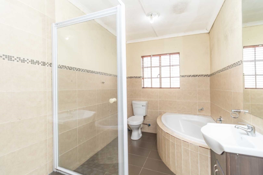 4 Bedroom Property for Sale in Honeydew Ridge Gauteng