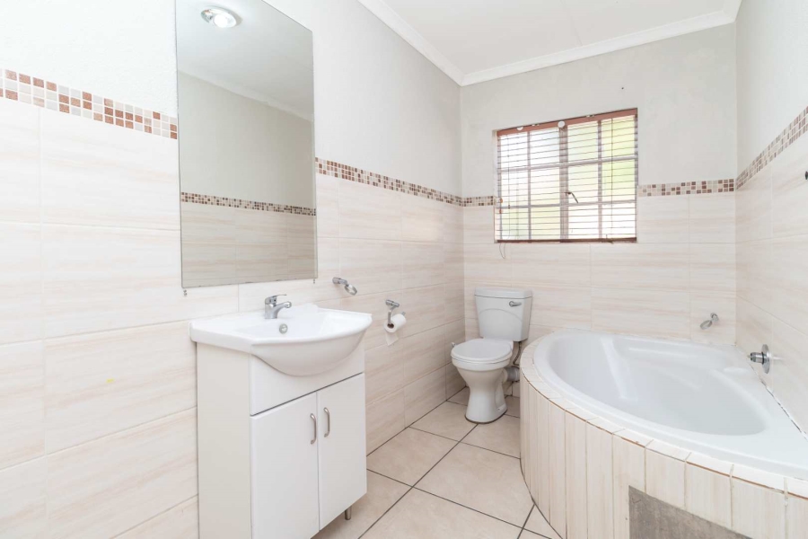 4 Bedroom Property for Sale in Honeydew Ridge Gauteng