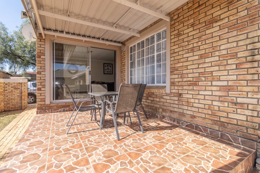 4 Bedroom Property for Sale in Honeydew Ridge Gauteng