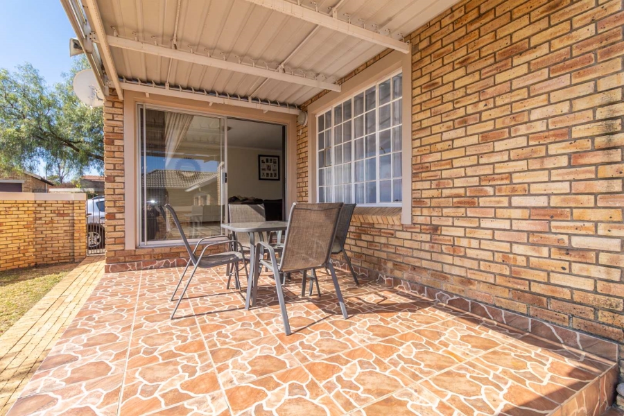 4 Bedroom Property for Sale in Honeydew Ridge Gauteng
