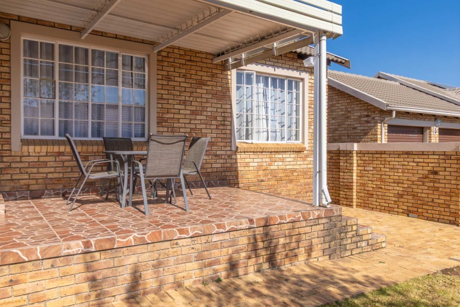 4 Bedroom Property for Sale in Honeydew Ridge Gauteng