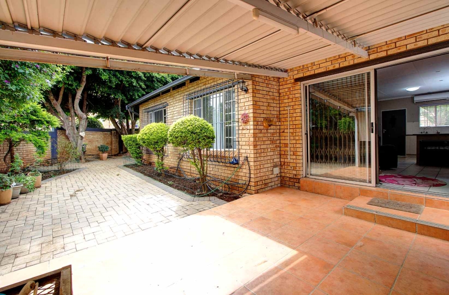 3 Bedroom Property for Sale in Wilgeheuwel Gauteng