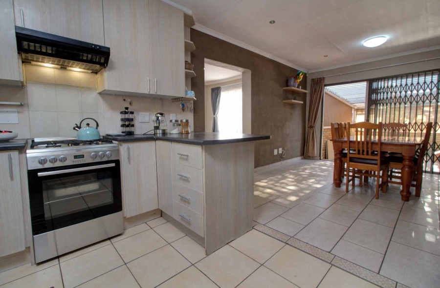3 Bedroom Property for Sale in Wilgeheuwel Gauteng