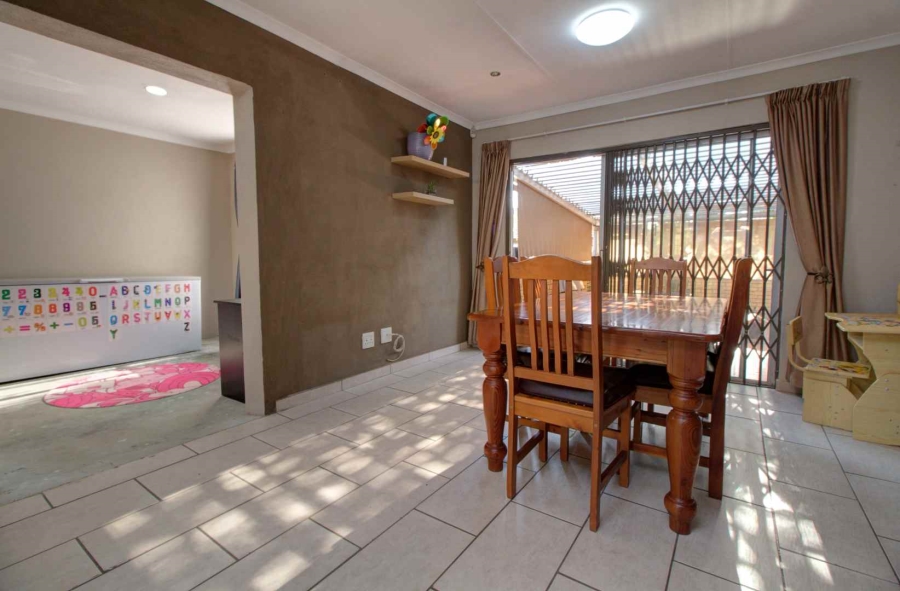 3 Bedroom Property for Sale in Wilgeheuwel Gauteng