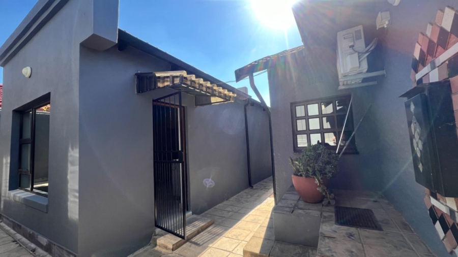 To Let 1 Bedroom Property for Rent in Mondeor Gauteng