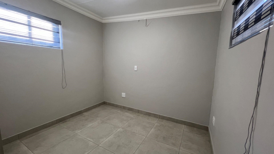To Let 1 Bedroom Property for Rent in Mondeor Gauteng