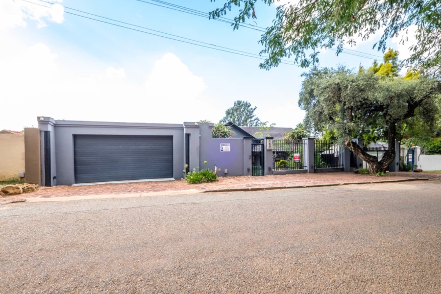 To Let 1 Bedroom Property for Rent in Mondeor Gauteng