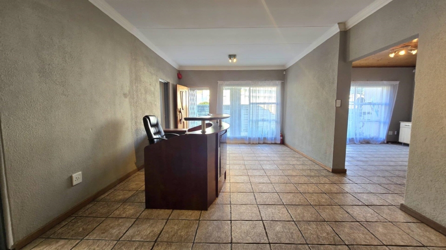 To Let 5 Bedroom Property for Rent in Randhart Gauteng